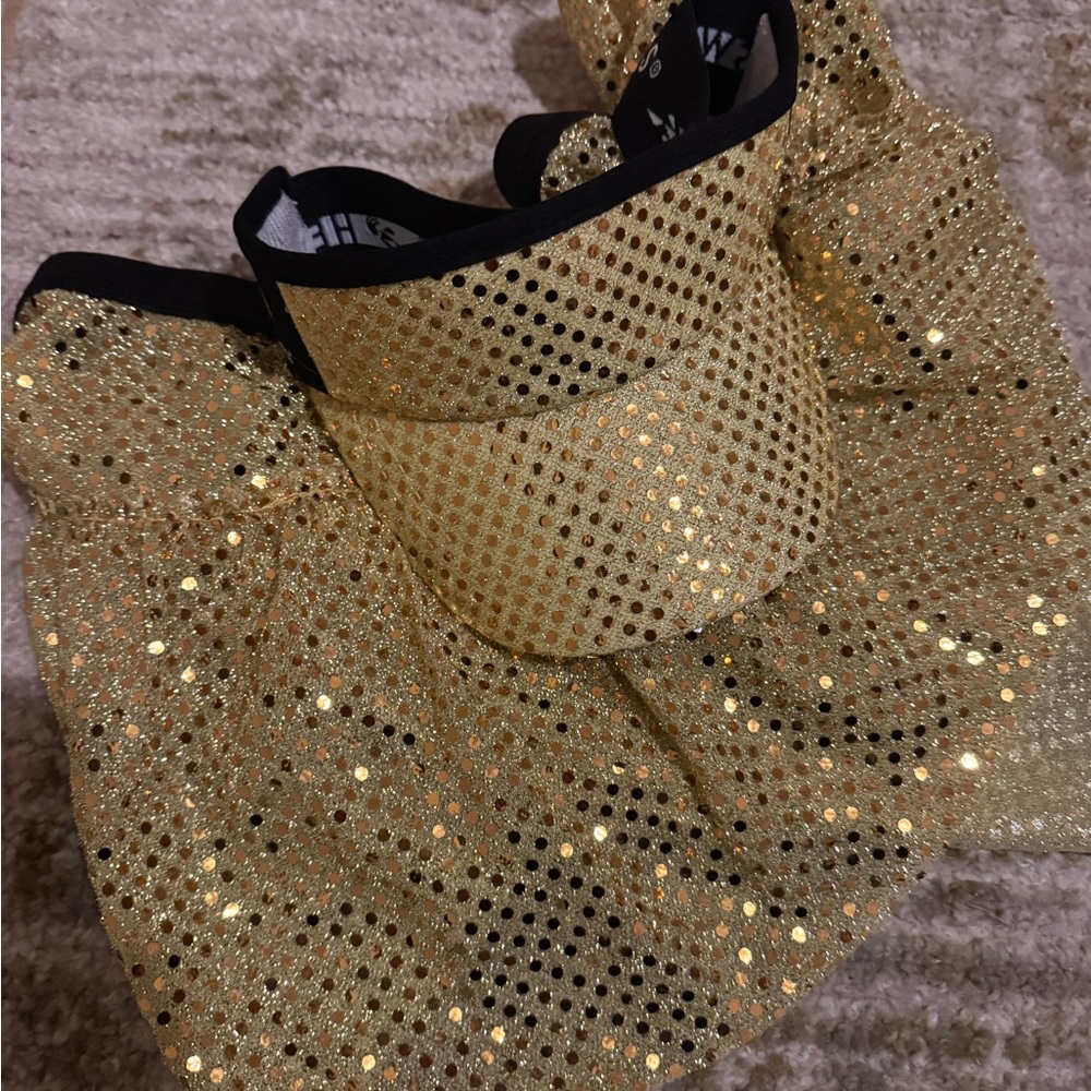 Gold running accessories